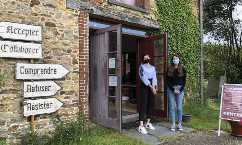 Sheynesse et Justine en stage vous accueillent au musee © Melanie Samson