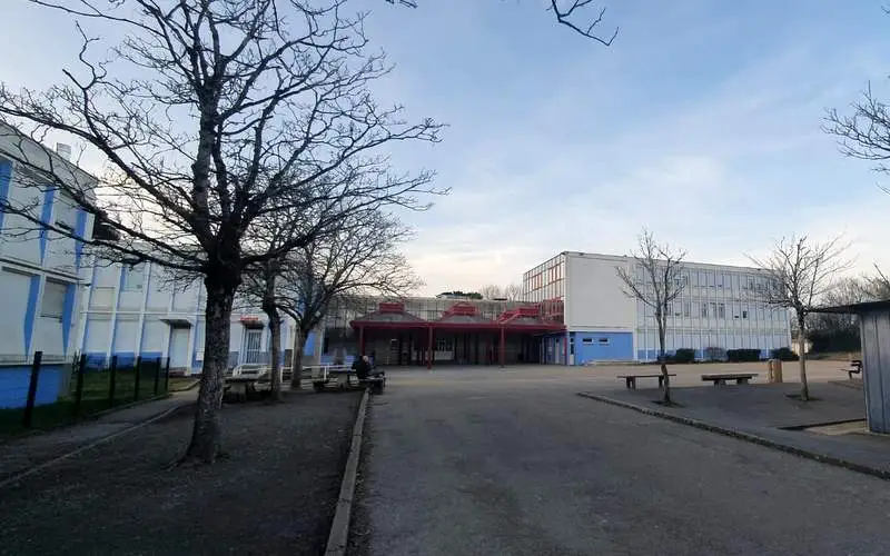 Le collège public Auguste Mailloux du Loroux-Bottereau en difficulté.