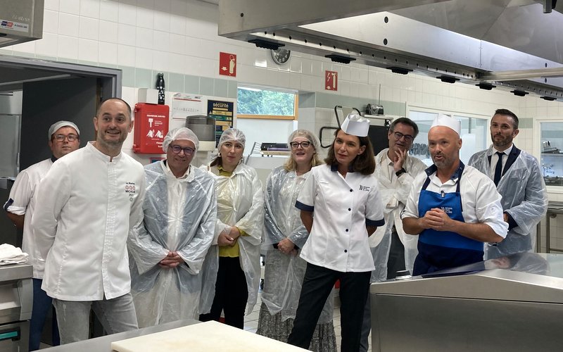 On mange quoi à la cantine des lycées des pays de la Loire ?