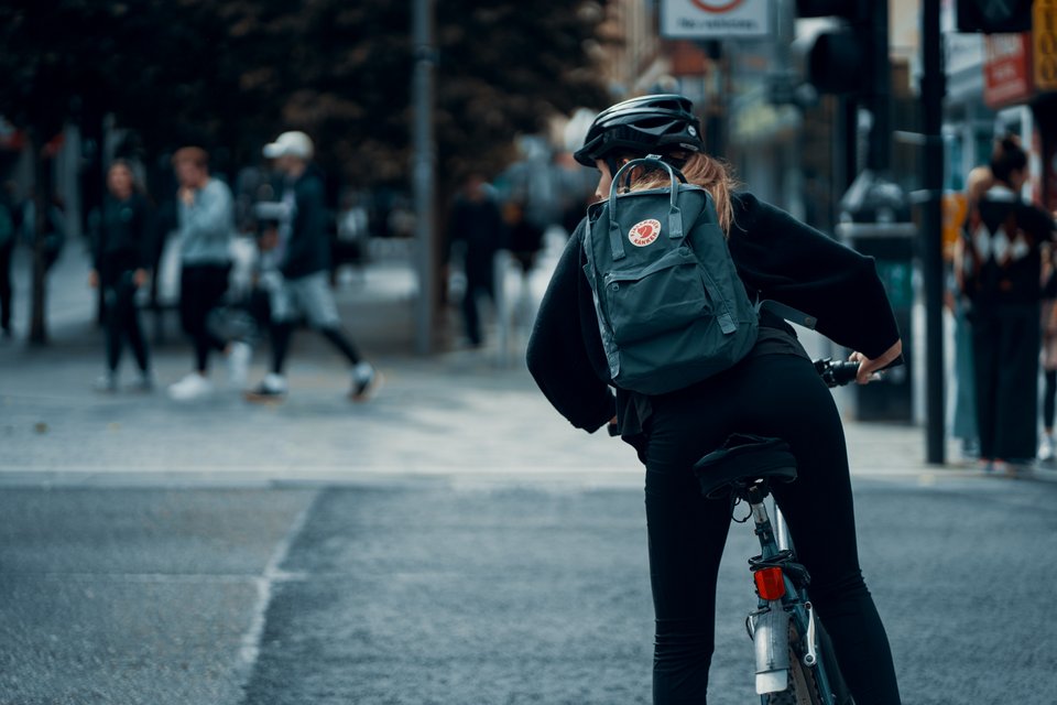 Cyclistes : le feu arrière clignotant interdit